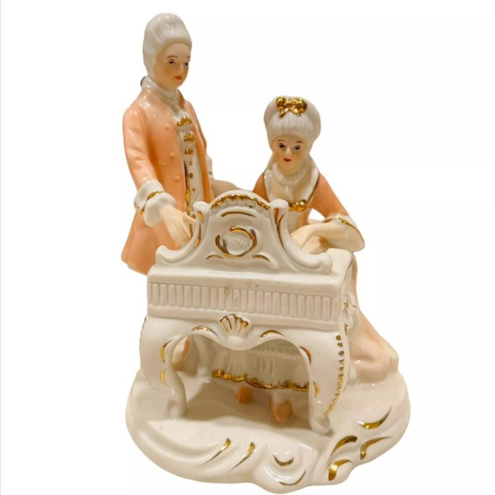 "Peach Elegance" Rare Find Vintage Collectable Gift craft figurines